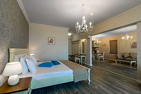 One-Bedroom Apartment with Sea View (2 Adults + 2 Children)