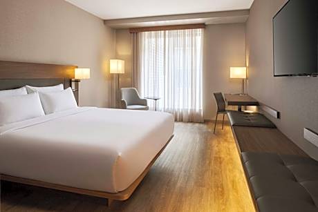 King Room - Hearing Accessible