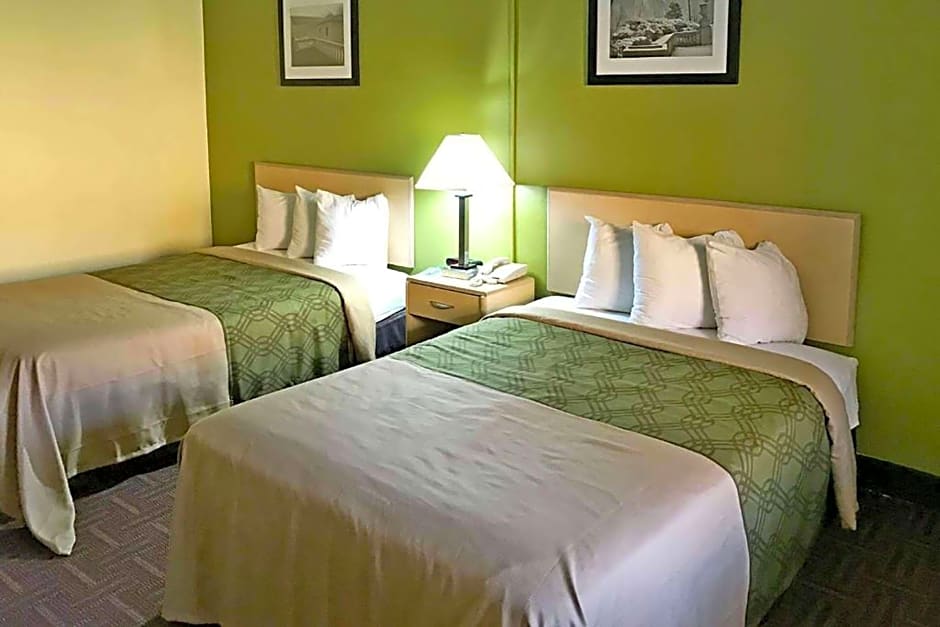Super 8 by Wyndham Gloucester