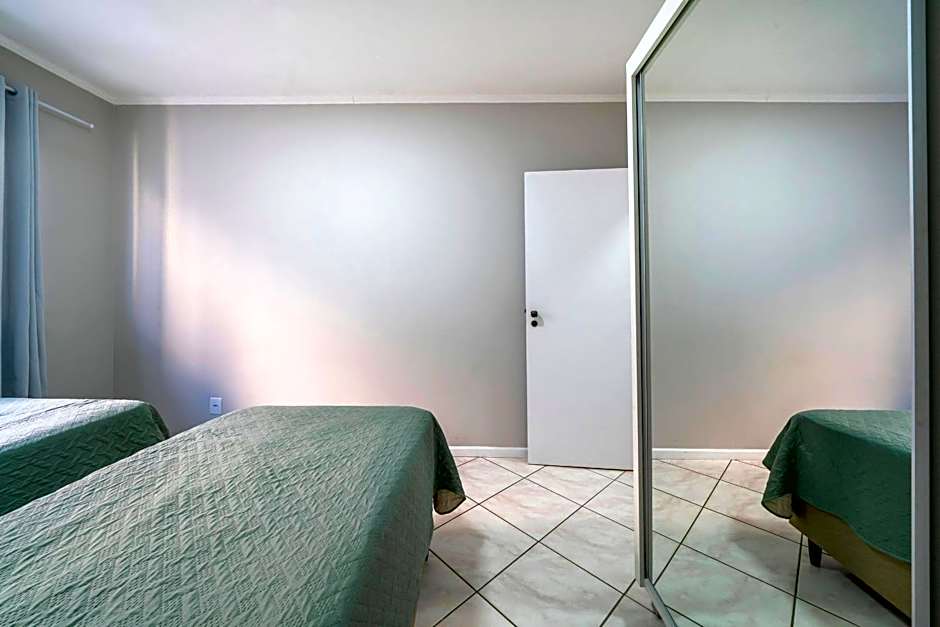 A02 - Estrela do Mar 403 A - Centro de Bombinhas - 30m do mar - Ótima localização