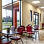 Econo Lodge Inn & Suites Maingate Central
