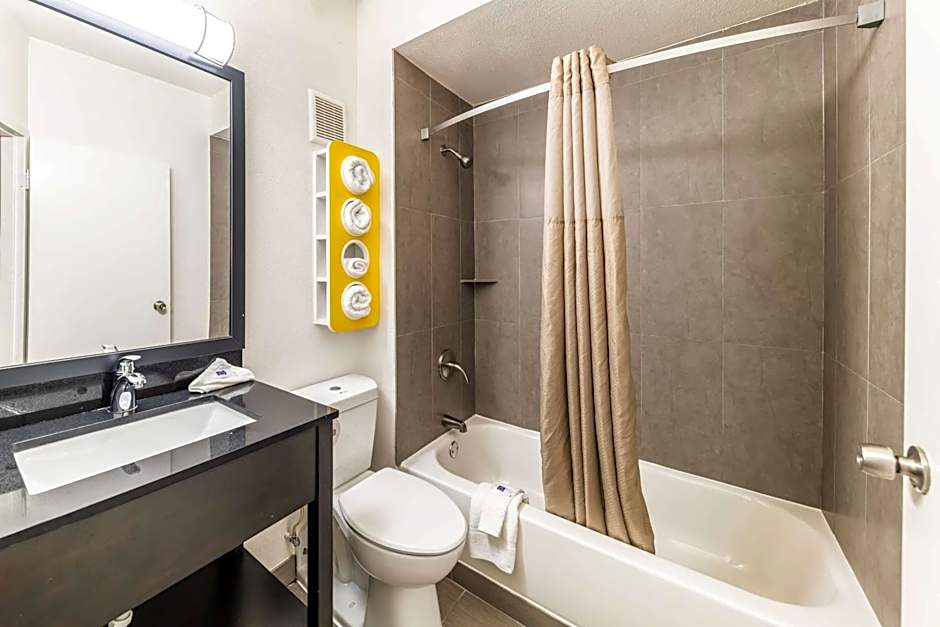 Motel 6 Lewisville, TX - Medical City