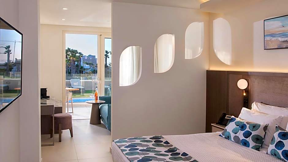 Zdjęcie 1 z 3 — Family Suite, Jacuzzi®, Side Sea View