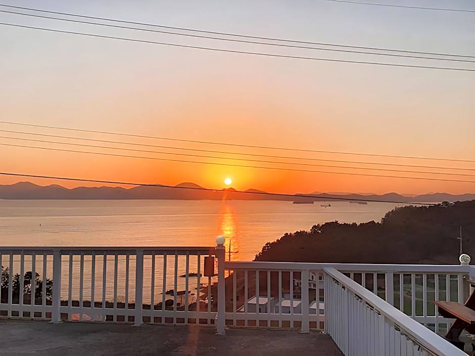 Whales Dream Pension