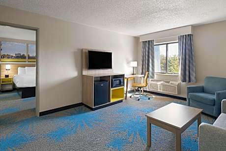 One-Bedroom King Suite - Non-Smoking