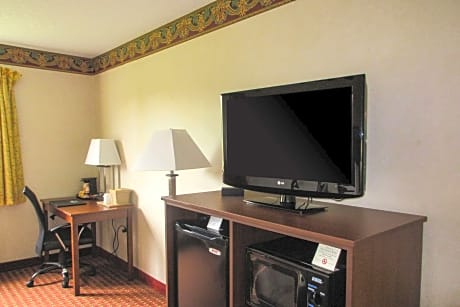 Queen Room with Two Queen Beds - Accessible/Non-Smoking
