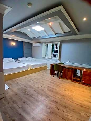 Superior Family Room