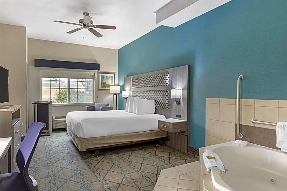 Best Western Plus Wasco Inn & Suites