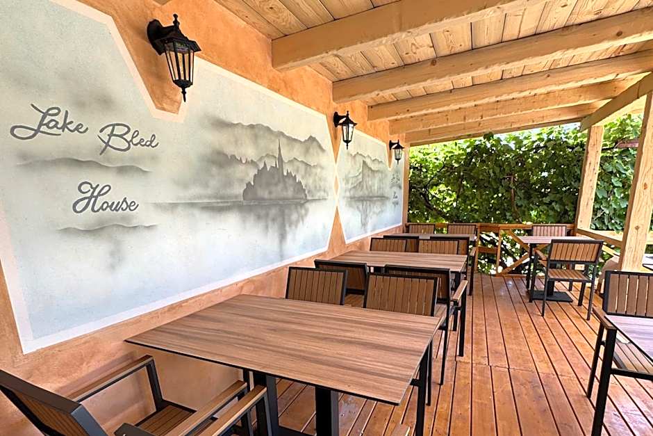 Bed & Breakfast LakeBled House