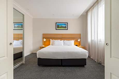 Deluxe One-Bedroom Apartment