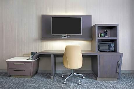 Guest room, 2 Queen, Corner room