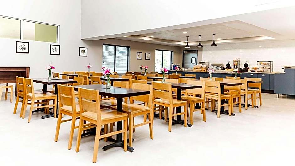 Country Inn & Suites by Radisson, Appleton Airport - Fox River Mall Area