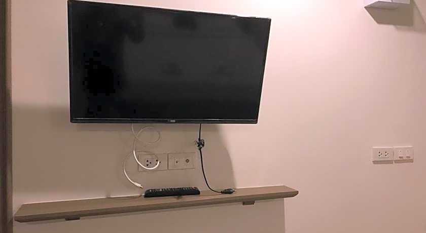 S.E.T Thanmongkol Residence