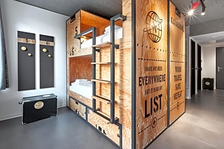 Bed in a Quadruple room with shared bathroom