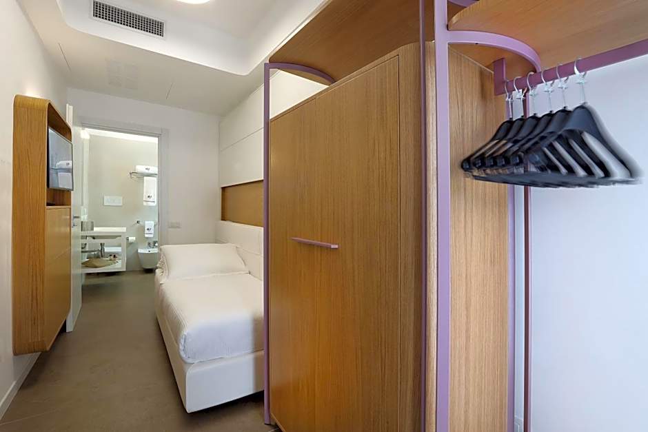 M&F Hotel