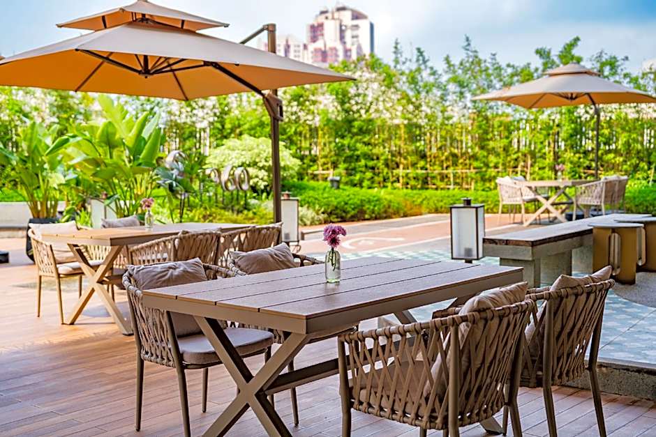 Yuexiu Hotel Guangzhou, Curio Collection by Hilton