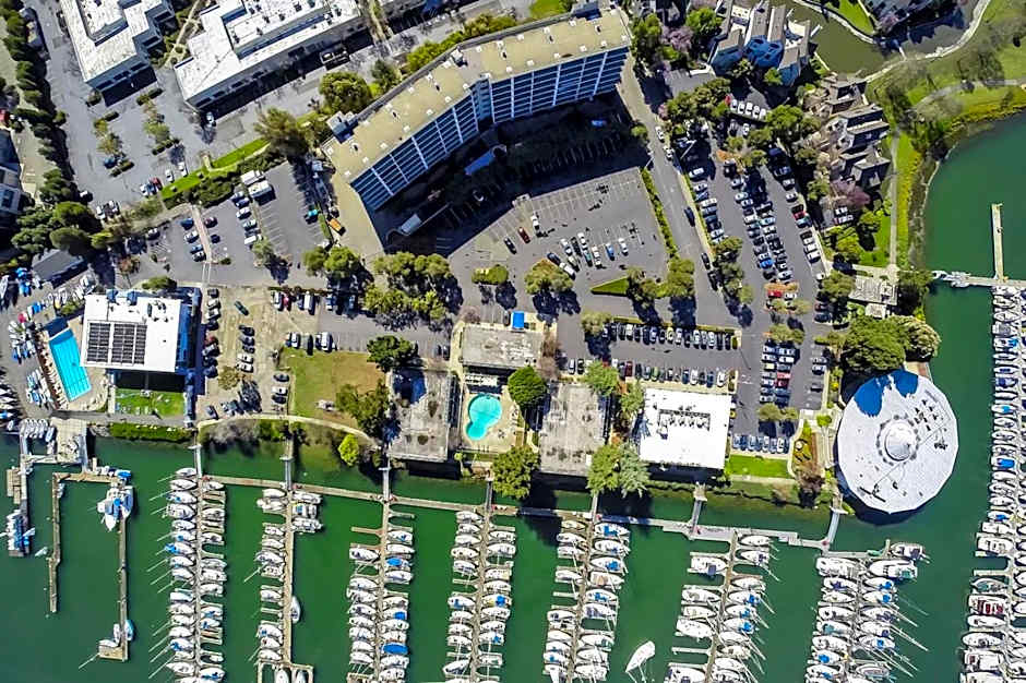 Marina Village Inn