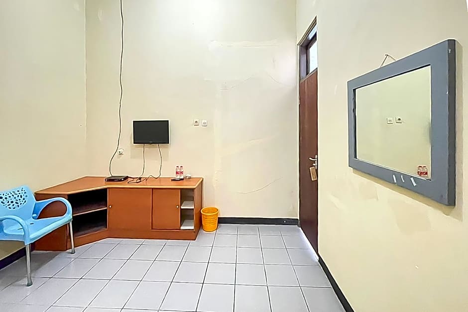 Hotel Shanty Mitra RedDoorz