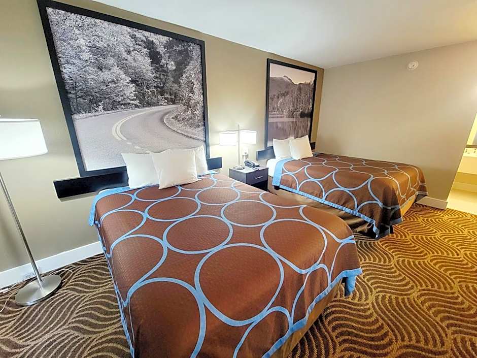 Super 8 by Wyndham Marion NC