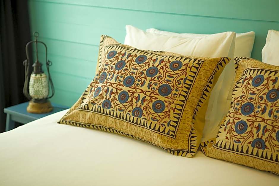 THE HOLY COW - Hostel & Suites