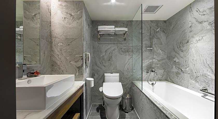 Lan Kwai Fong Garden Hotel 