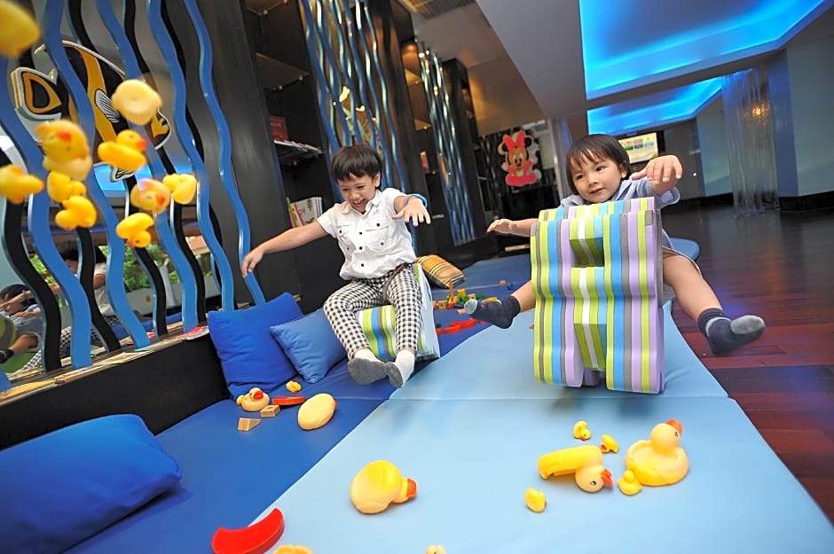 Ramada Plaza by Wyndham Bangkok Menam Riverside