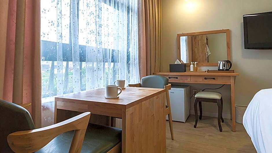 Elin Hotel