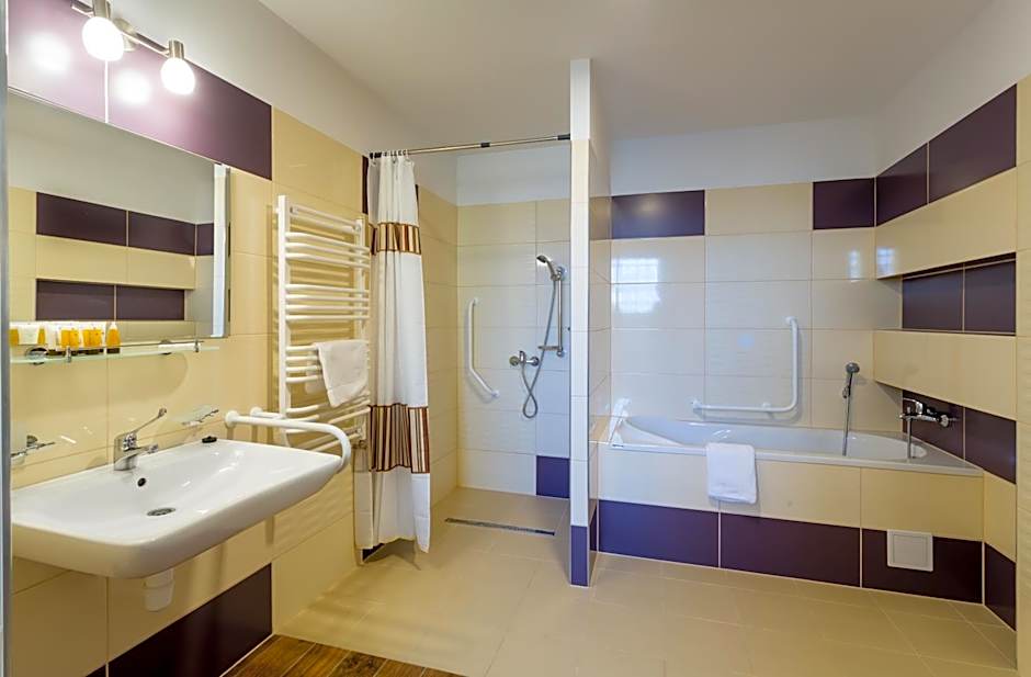 Kompleks Hotelowy Logos