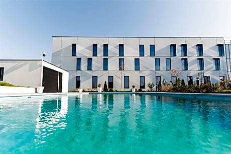 Hotel Dali Val d'Europe Tapestry Collection by Hilton