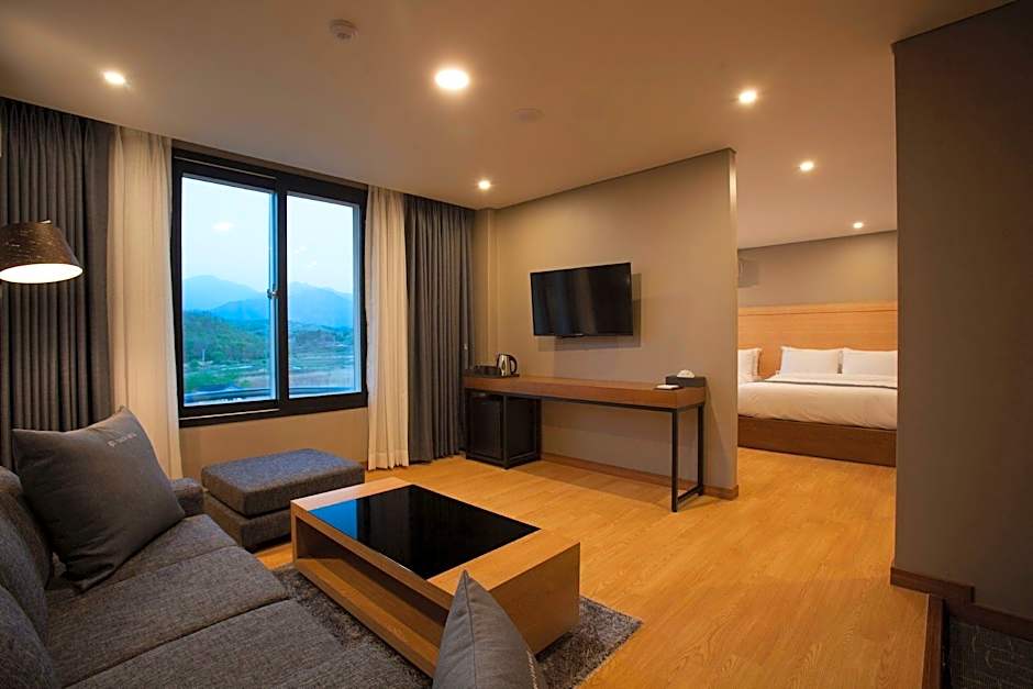 Two-Y-Hotel