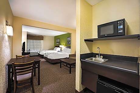 Queen Suite with Two Queen Beds - Non-Smoking