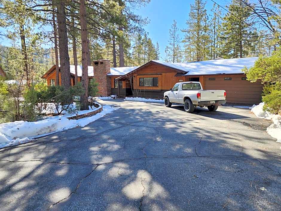 Silver Pines Lodge