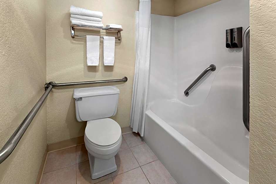 Days Inn by Wyndham Mackinaw City/Bridgeview Area