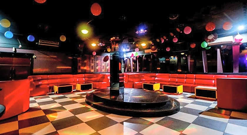 RedDoorz Plus near DC Mall Batam