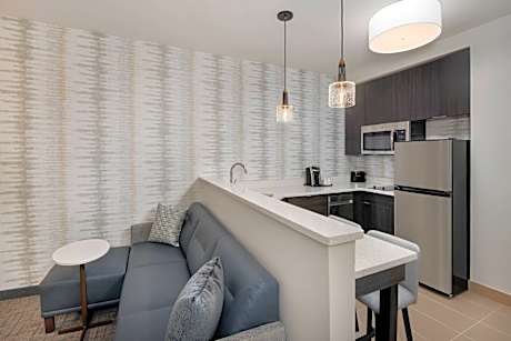 1 Bedroom Suite, 1 King, Sofa bed