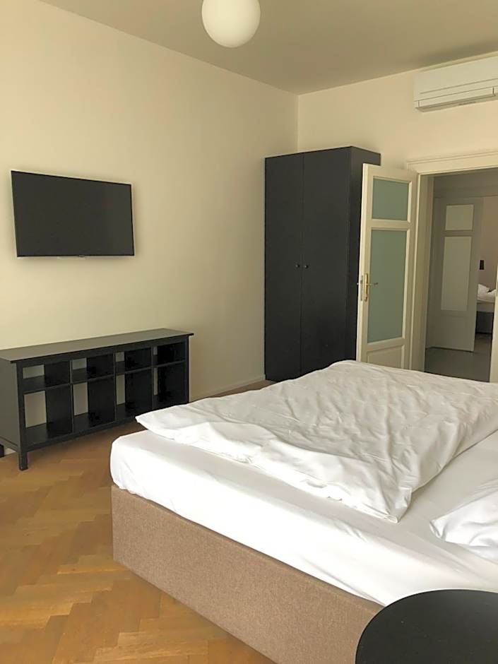 James Hotel & Apartments