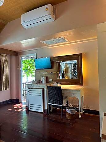 Second Floor Deluxe Sea View Suite