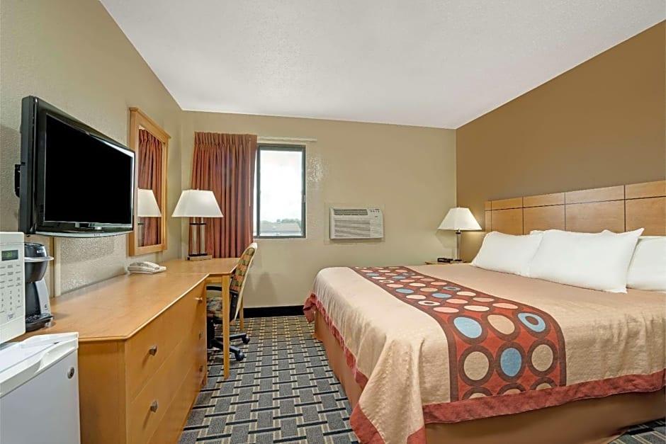 Super 8 by Wyndham Melrose