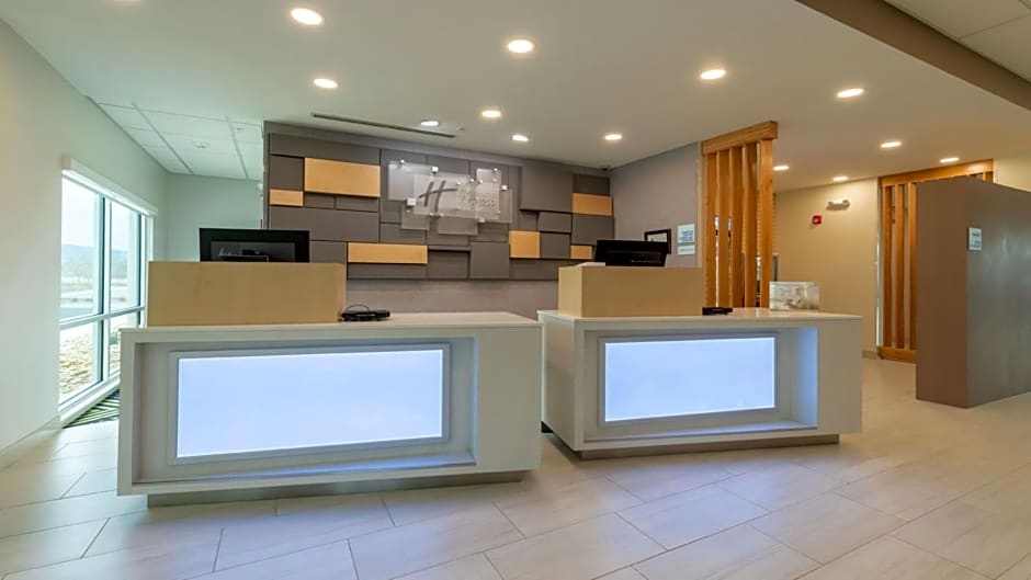 Holiday Inn Express And Suites Marion By IHG
