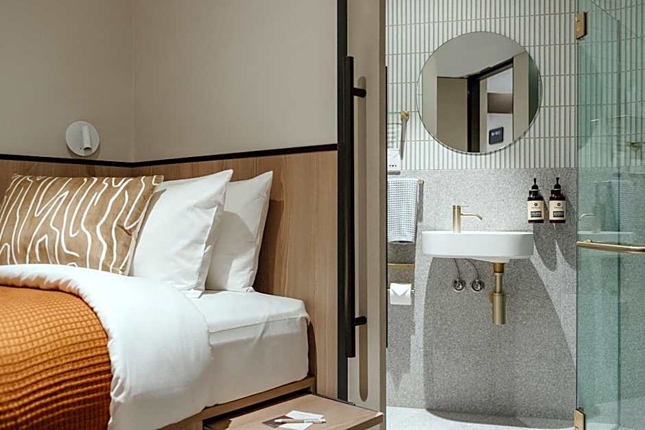 Aerotel Sydney - Inside International Terminal Airport