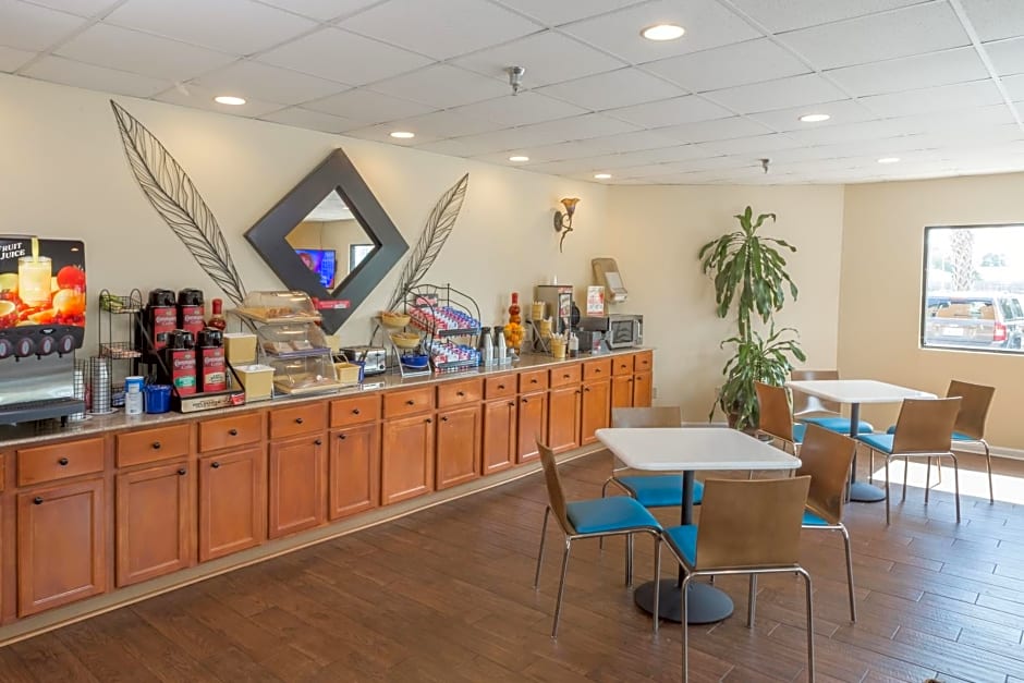 Days Inn by Wyndham Biloxi Beach