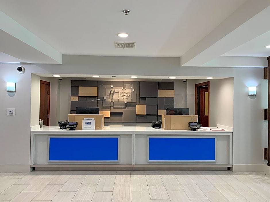 Holiday Inn Express Hotel & Suites Woodland Hills By IHG