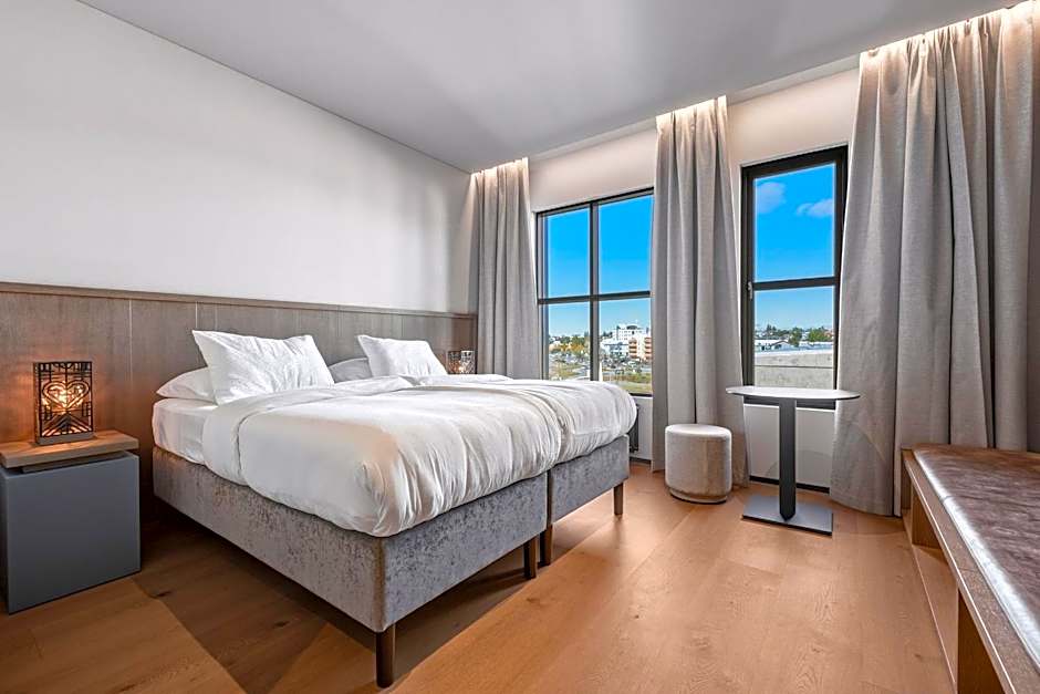 Photo 1 of 8 of Deluxe 1 Queen Bed