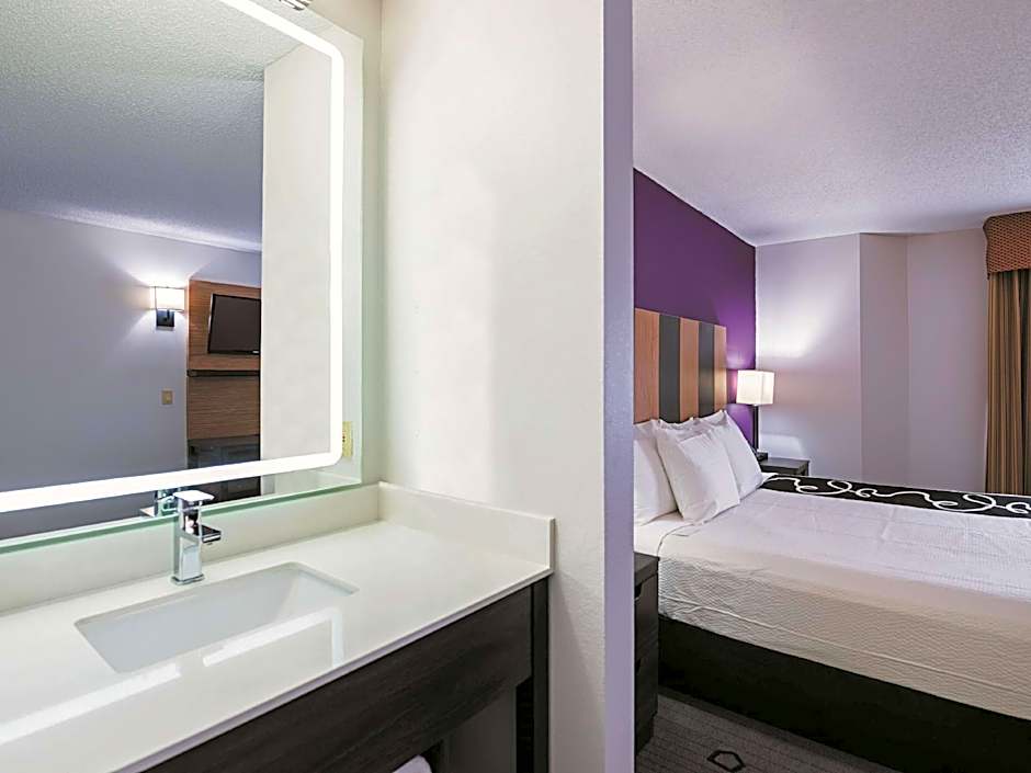 La Quinta Inn & Suites by Wyndham Minneapolis Northwest