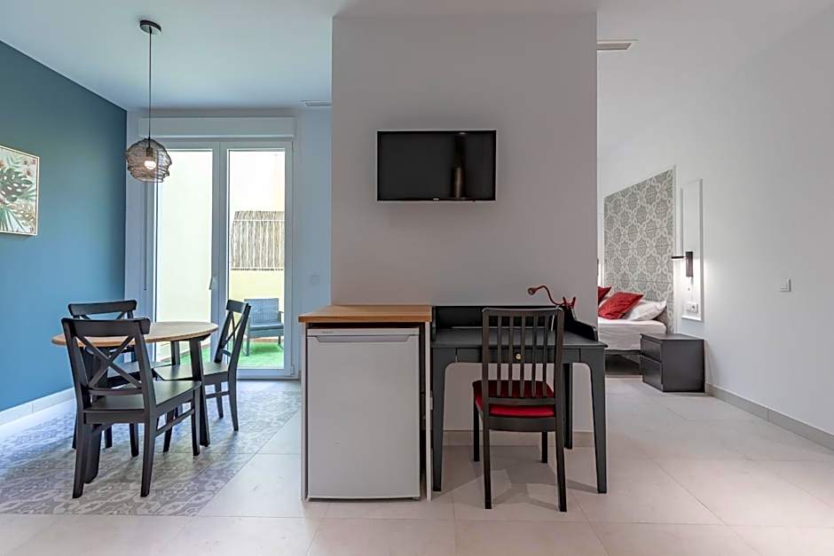 Chic & Comfortable Apartment, Private Terrace