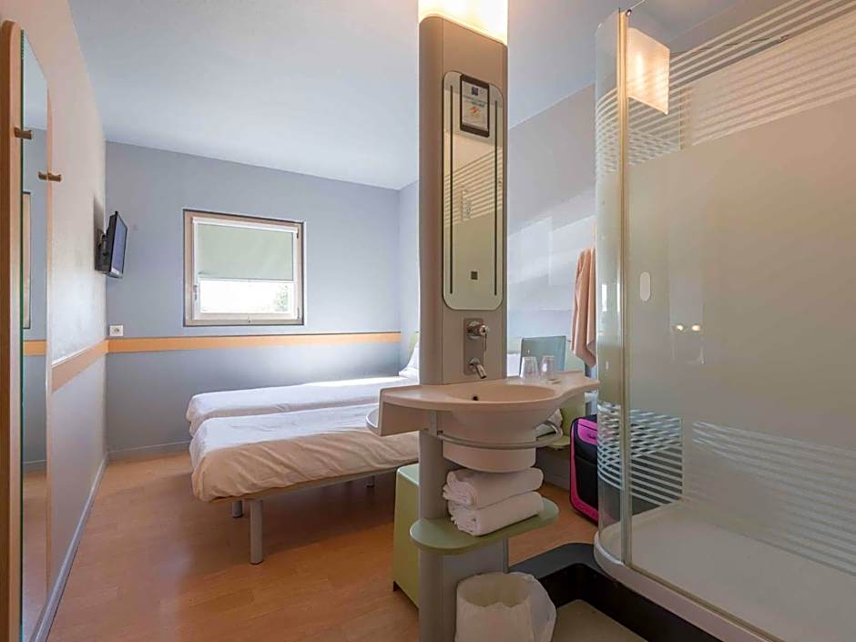 ibis budget Amberieu en Bugey/Chateau Gaillard