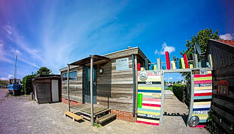 Special holiday home a quiet location in front of the dike directly on the Lauwe