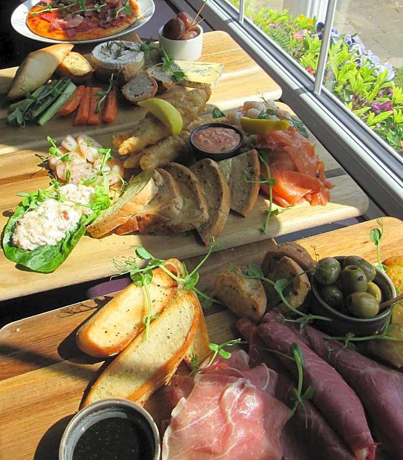 Loftsome Bridge Hotel