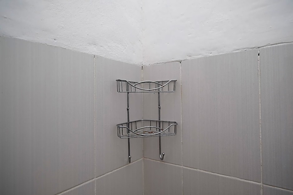 RedDoorz near De La Salle Manado