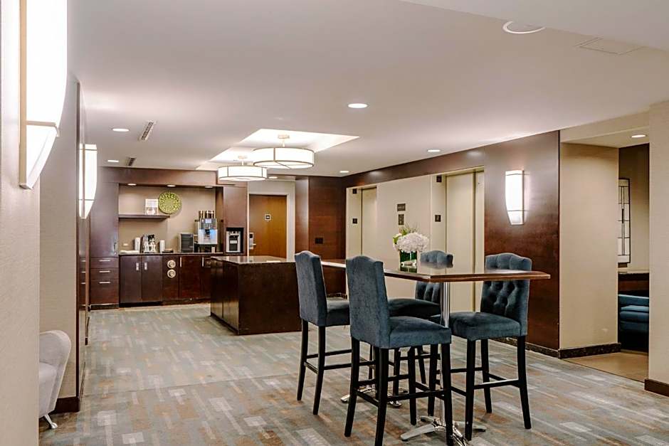 Club Quarters Hotel, Wacker at Michigan